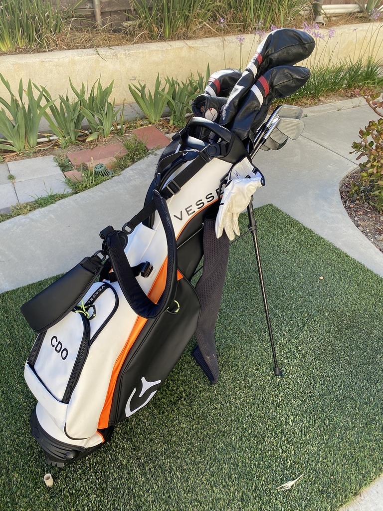 IS THIS THE BEST GOLF STAND BAG EVER? 2 YEAR OLD VESSEL PLAYERS 3